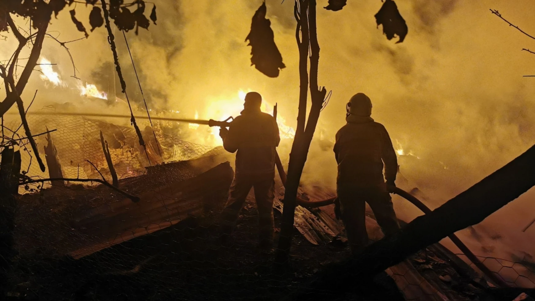 Pınarbaşı'nda büyük yangın: 7 ev kül oldu