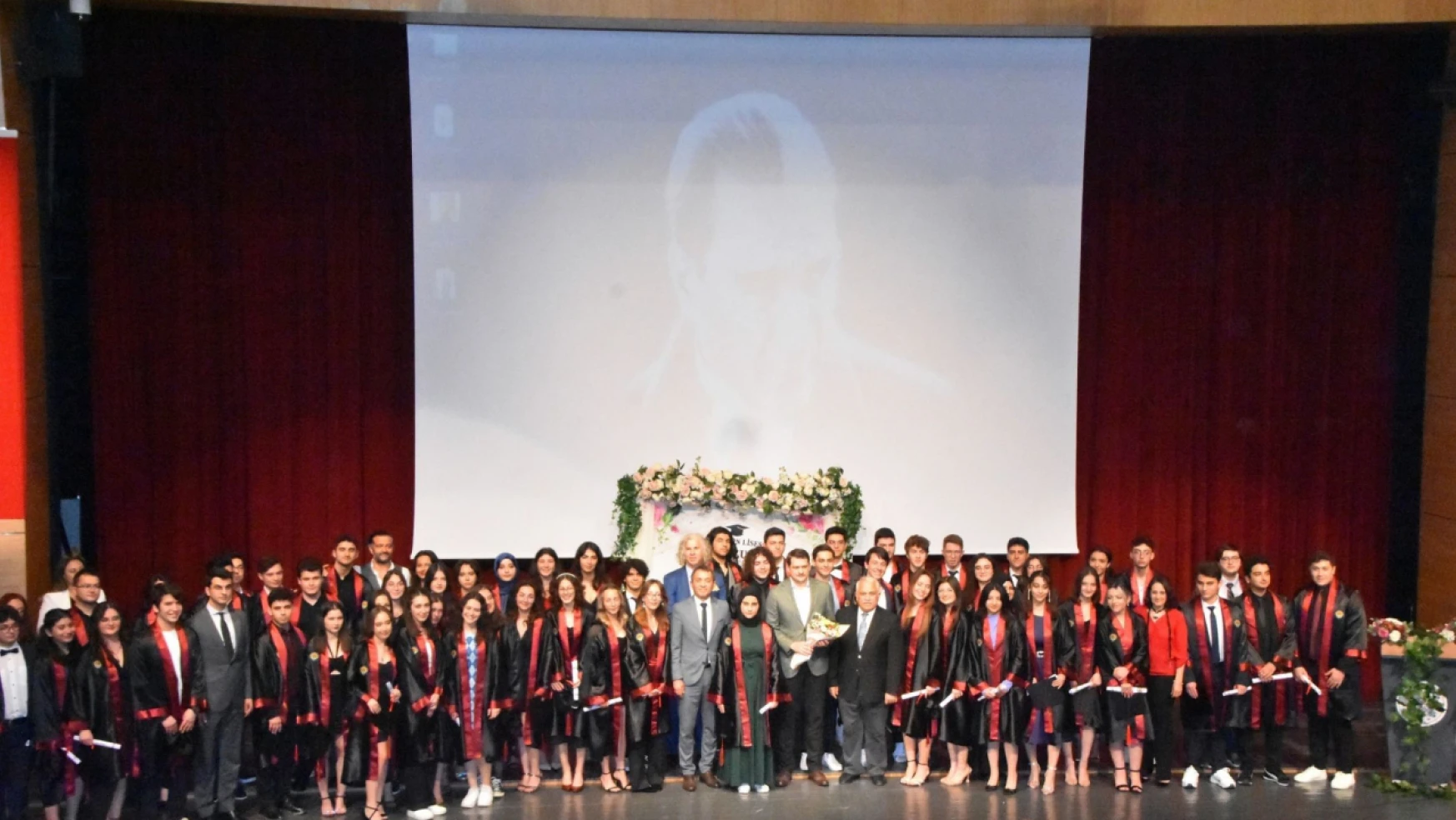 Sinop Fen Lisesi'nde mezuniyet kutlaması