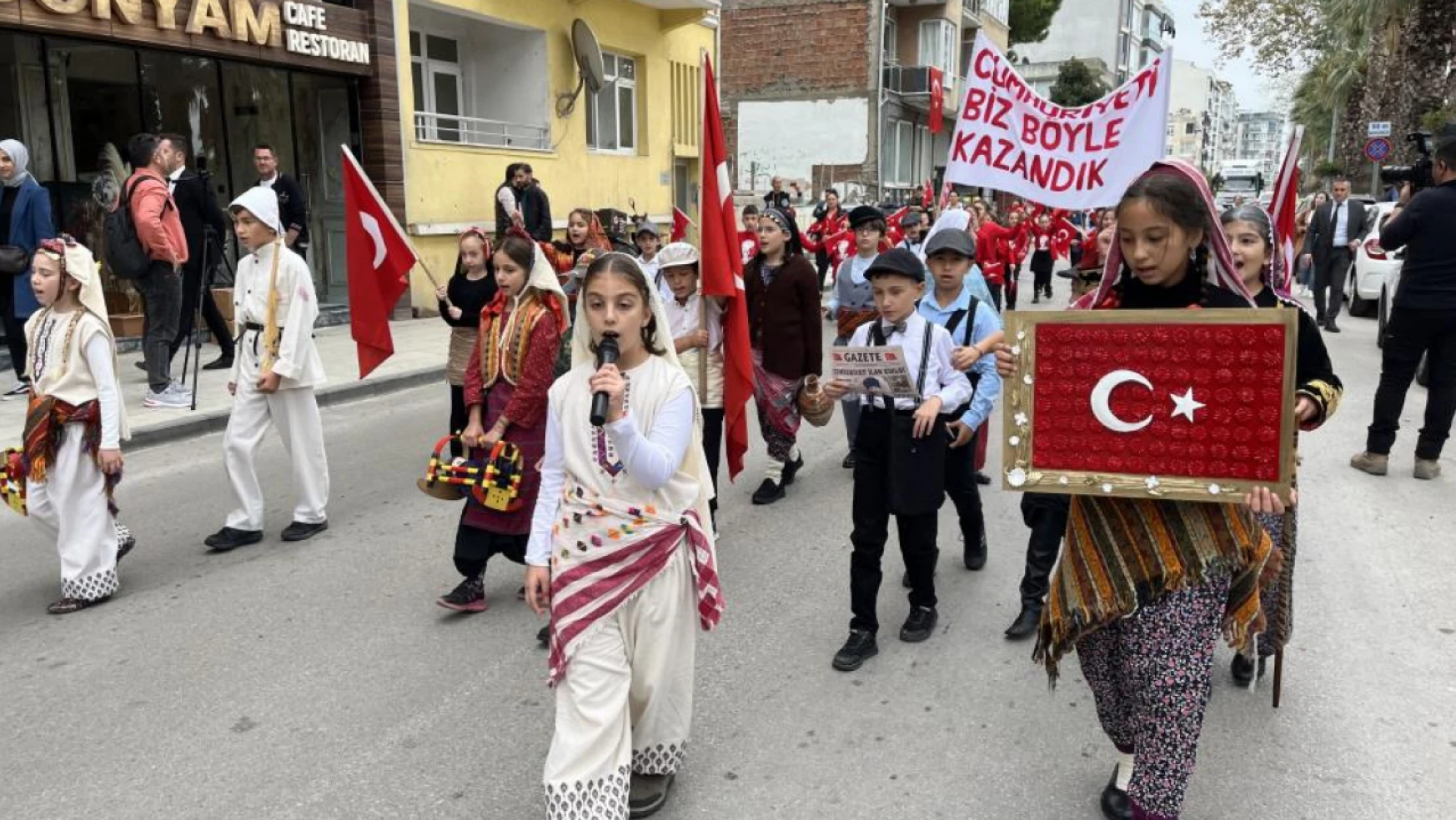 Sinop'ta 'Cumhuriyeti Biz Böyle Kazandık' yürüyüşü