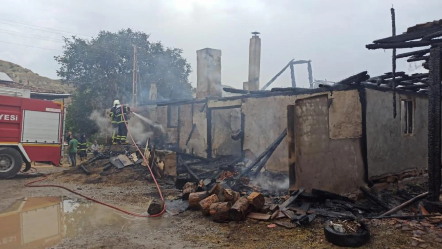 Tosya'da 1 ev yandı