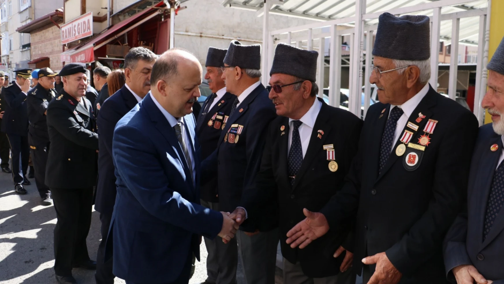 Vali Dallı'dan gazilere ziyaret
