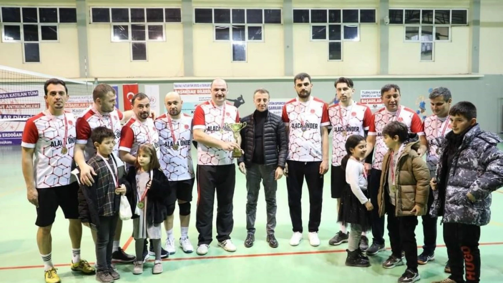 Voleybol Turnuvasında Şampiyonluk Kupası Alaca Önder'de