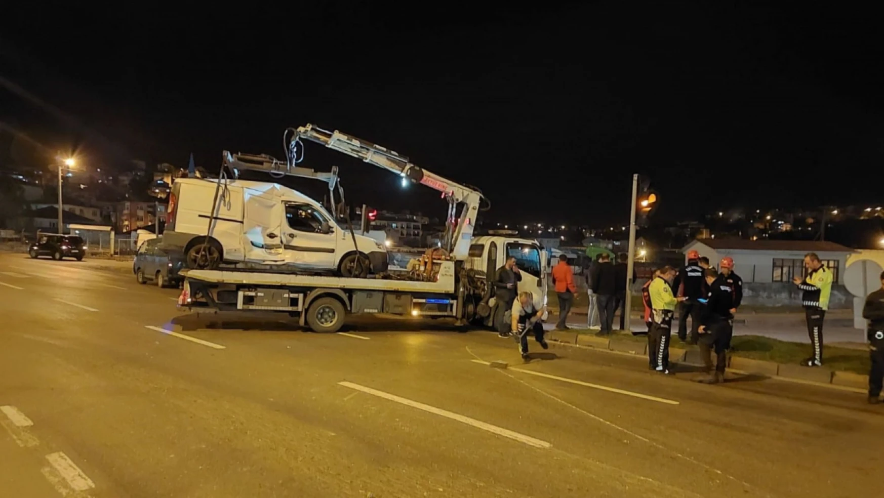 Zonguldak'ta Tır ile Hafif Ticari Araç Çarpıştı: 1 yaralı