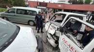 Kamyonet İle Hafif Ticari Araç Çarpıştı: 3 Yaralı