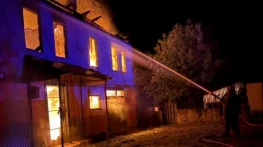 Karabük'te 2 Katlı Ev Alevlere Teslim Oldu