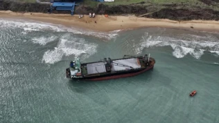 Karaya Oturan Gemiyi Kurtarma Çalışmaları Devam Ediyor