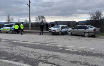 2 Otomobil Çarpıştı!