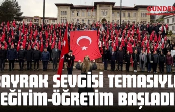 Bayrak Sevgisi Temasıyla Eğitim-Öğretim Başladı