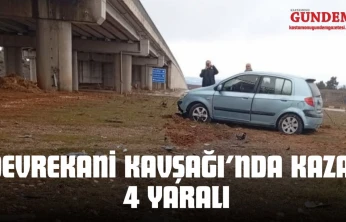 Devrekani Kavşağı'nda Kaza: 4 Yaralı
