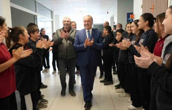 Emekli Olan Okul Müdürünü Alkışlarla Uğurladılar