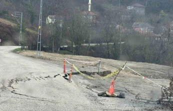 Kastamonu'da Heyelan Sonrası Yol Çöktü