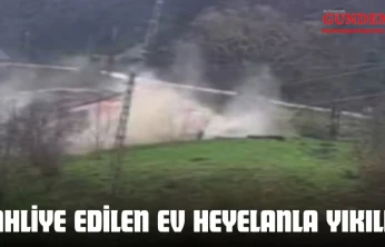 Kastamonu'da  Tahliye Edilen Ev Heyelanla Yıkıldı