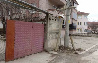 Kastamonu'da Otomobil Kalabalığın Arasına Daldı