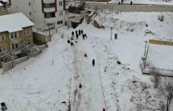 Çocuklar Karda Doyasıya Eğlendi
