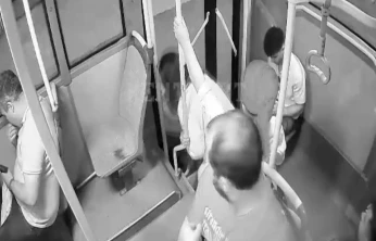 Epilepsi Nöbeti Geçiren Yolcuyu Hastaneye Ulaştırdı