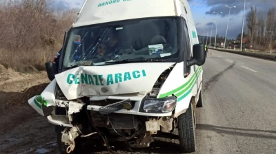 Cenaze Aracıyla Çarpıştı!