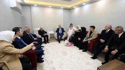 Cumhurbaşkanı Erdoğan, Depremzede Karakuş Ailesini Ziyaret Etti