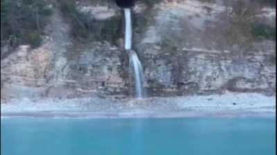 Denize Dökülen Şelale Hayran Bırakıyor