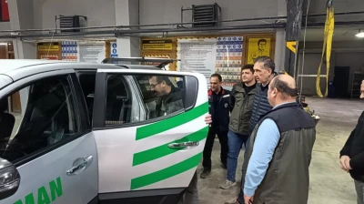 Orman Araçlarını Onarıyor