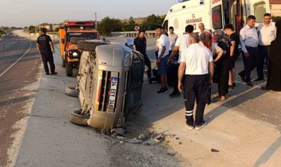 Ticari Araç Devrildi: 3 Yaralı