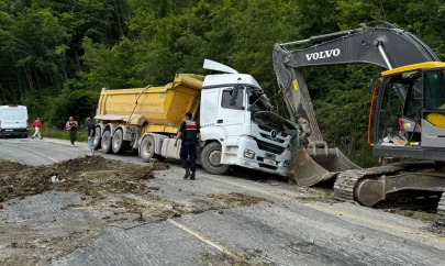 Kastamonu'da Hafriyat Kamyonu Devrildi: 1 Ölü