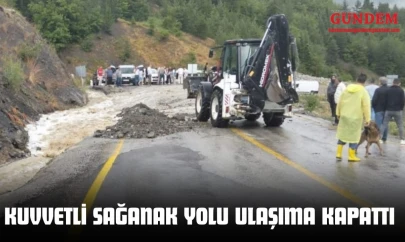 Kastamonu'da Kuvvetli Sağanak Yolu Ulaşıma Kapattı