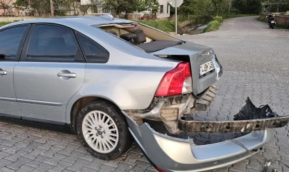 Park Halindeki Araca Çarptı: 1 Yaralı