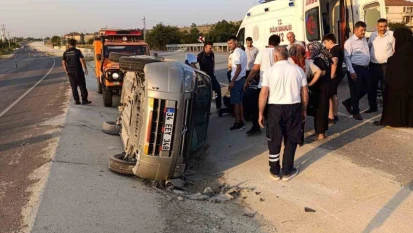 Ticari Araç Devrildi: 3 Yaralı
