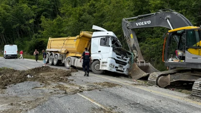 Kastamonu'da Hafriyat Kamyonu Devrildi: 1 Ölü