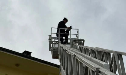 Çatıda Mahsur Kalan Kedi Kurtarıldı