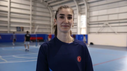 Milli Badmintoncu Zehra Gelecekten Umutlu