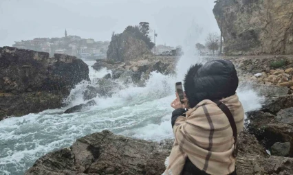 Amasra'da Dalga Boyu 3 Metreye Ulaştı