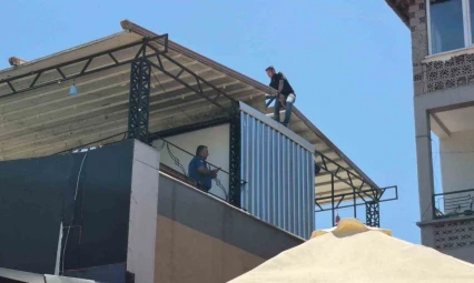 Belediye Başkanı İle Görüşmek İsteyen Kişi Çatıya Çıktı
