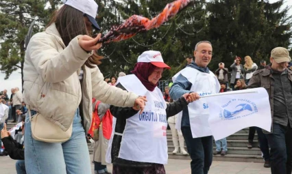 1 Mayıs'ı Halay Çekerek Kutladılar