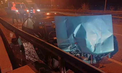 Çorum'da Otomobil Bariyerlere Çarptı: 1 Yaralı