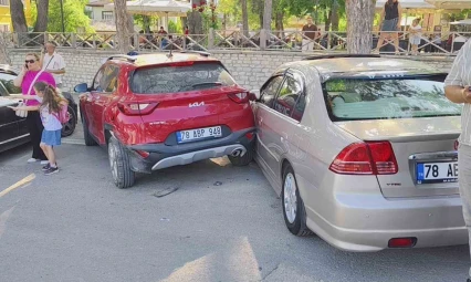 Kontrolden Çıkan Otomobil 3Araca Çarptı: 1 Yaralı