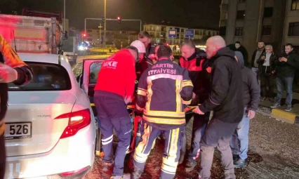 Otomobil Tırın Dorsesine Saplandı:1 Yaralı