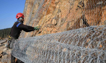 Heyelanların Yaşandığı Dağ Güvenli Hale Getiriliyor