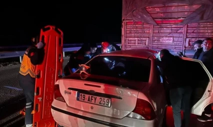 Tıra Çarpan Otomobil Hurdaya Döndü: 1 Ölü