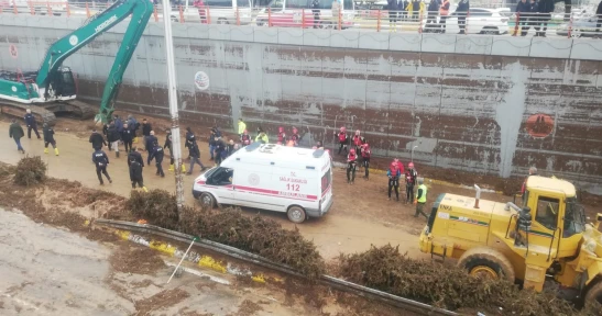 Depremden sonra sel vurdu: 5 ölü, 10 kayıp