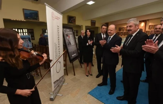 '10'suz Kasım' Sergisine Büyük İlgi