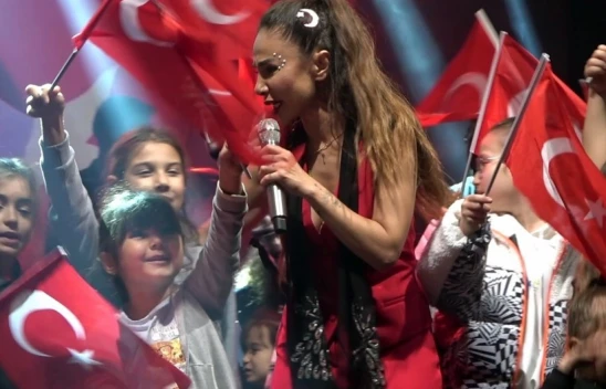 100'üncü Yıl Konserinden Filistin Mesajı