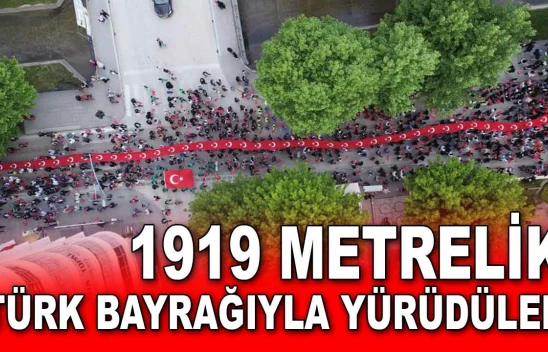 1919 Metrelik Türk Bayrağıyla Yürüdüler