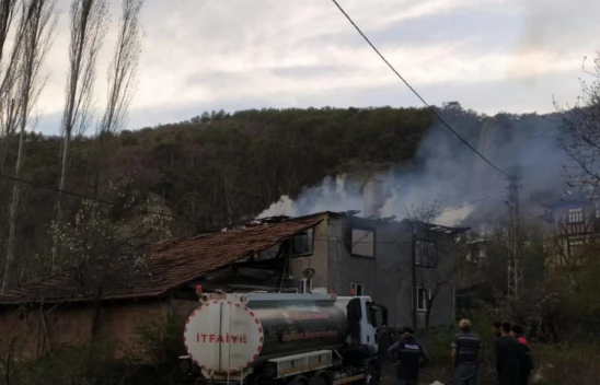 2 Katlı Ev Alevlere Teslim Oldu