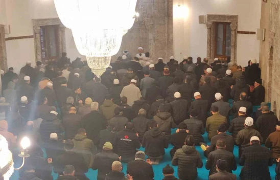 Yılın İlk Sabahında Aileler Camilere Akın Etti