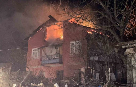 3 Katlı Boş Bina Alev Alev Yandı