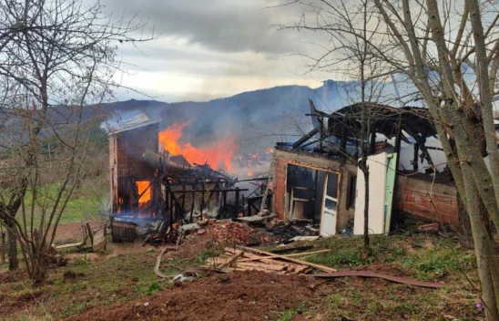 3 Katlı Ev Küle Döndü