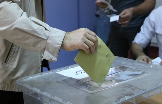 32 İlde Oy Verme Saati Yeniden Belirlendi