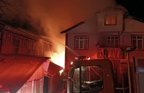 Ağlı'da Alevler Garajı Küle Çevirdi!