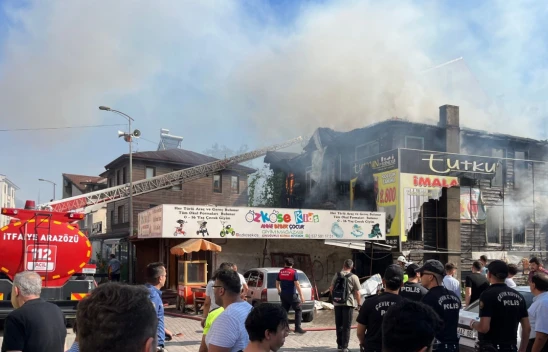 Ahşap binada çıkan yangın korkuttu